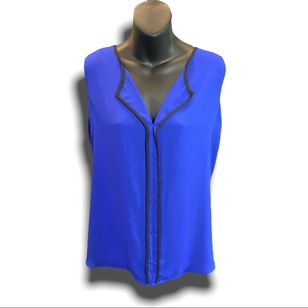WRAPPER women's top sleeveless stretch blue black size Medium split vneck EC